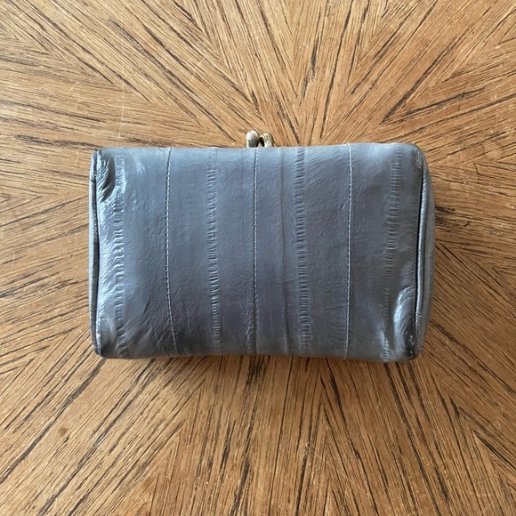 Vintage Eel Skin Gray Leather Clutch Purse with Kiss Lock & Mirror / Wallet - Picture 9 of 10